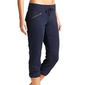 ATHLETA metro slouch joggers, zipper pockets. Size Medium!